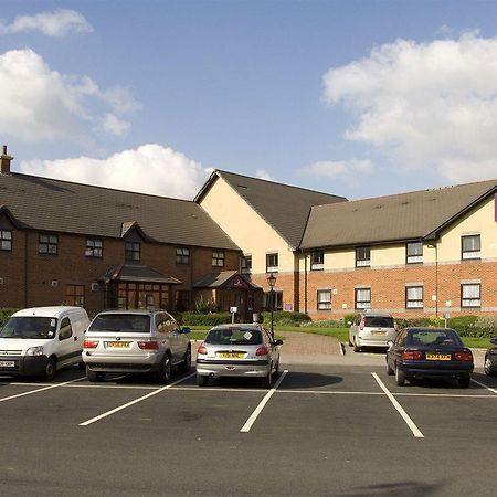 Premier Inn Barnsley Wombwell Экстерьер фото