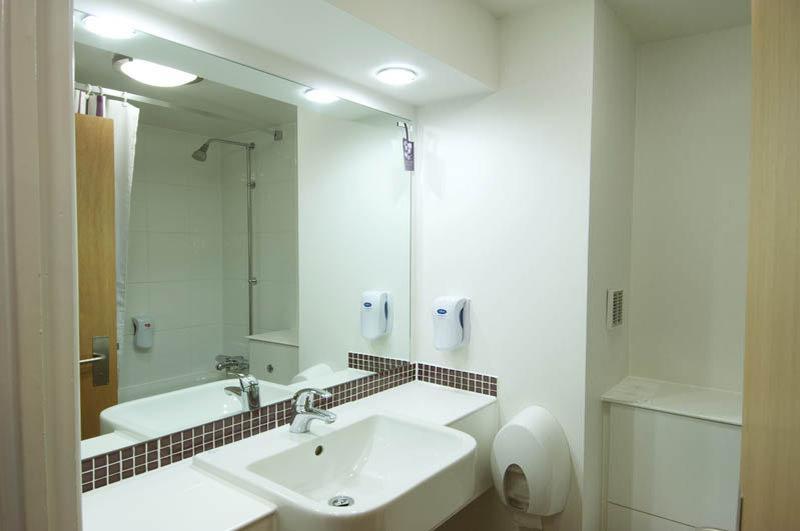 Premier Inn Barnsley Wombwell Экстерьер фото